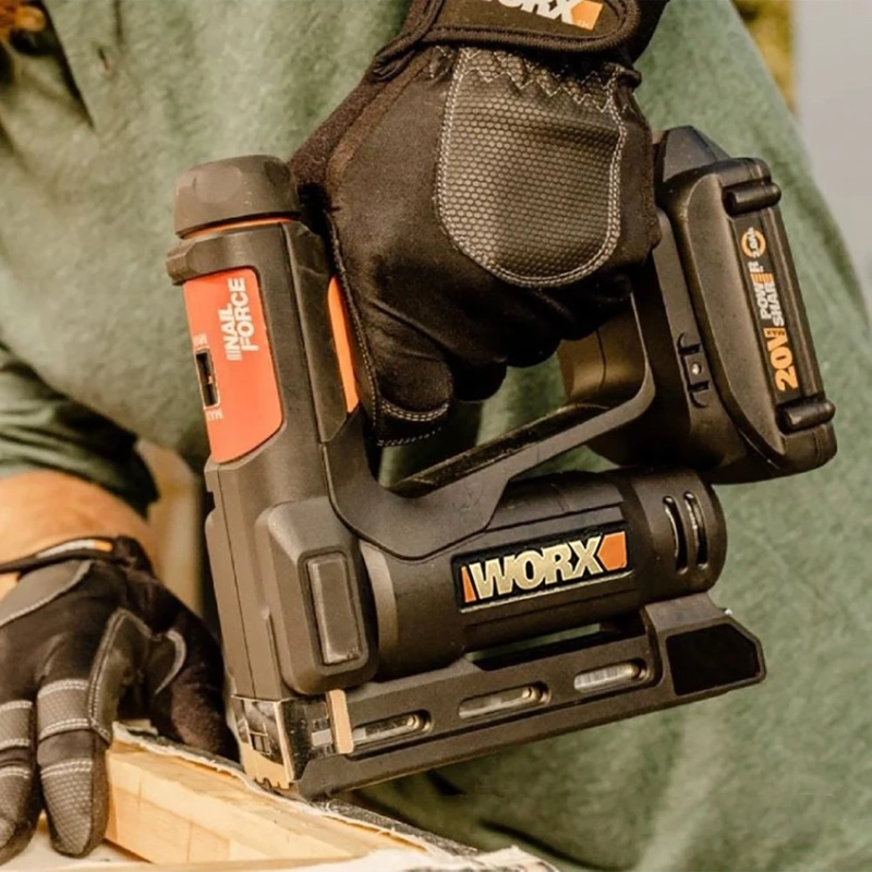 Worx WX843 20VOLT/2.0AH. Li-Ion Şarjlı Profesyonel 6-14MM Zımba ve 15MM Çivi Çakma + 3500 Adet Yedek Zımba ve Çivi