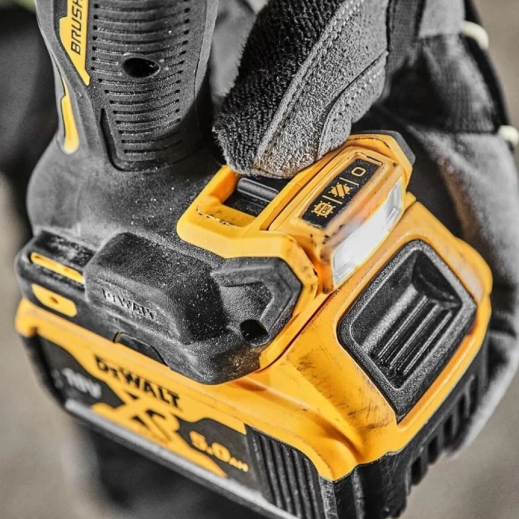 Dewalt 18V 5.0AH Li-Ion Çift Bataryalı Kömürsüz Profesyonel Darbeli Matkap DCD805P2T-QW