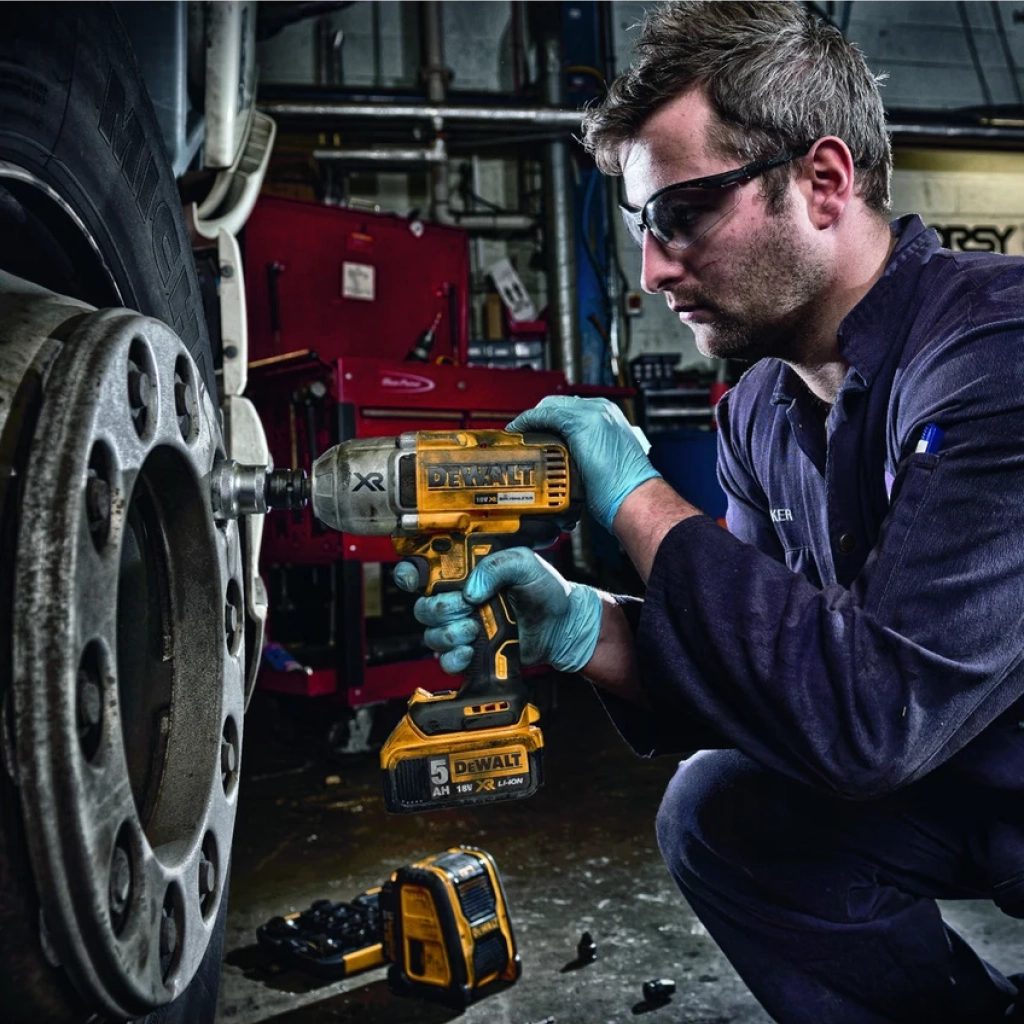 Dewalt DCF899P2 Akülü Somun Sıkma  950 nm 18 Volt 5.0 Ah